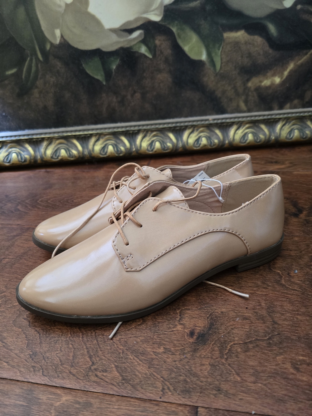 Old Navy Size 8 Beige Lace-Up Oxford Flats New With Tags